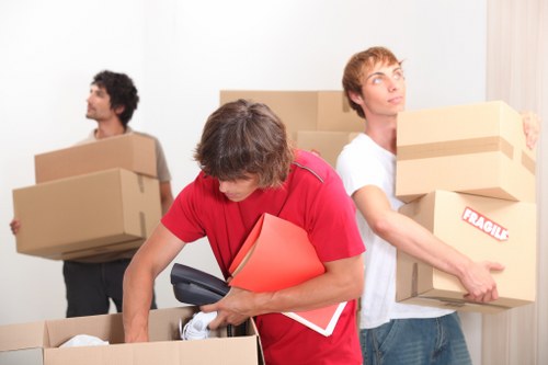 Local moving truck suitable for flats and houses in Crystal Palace